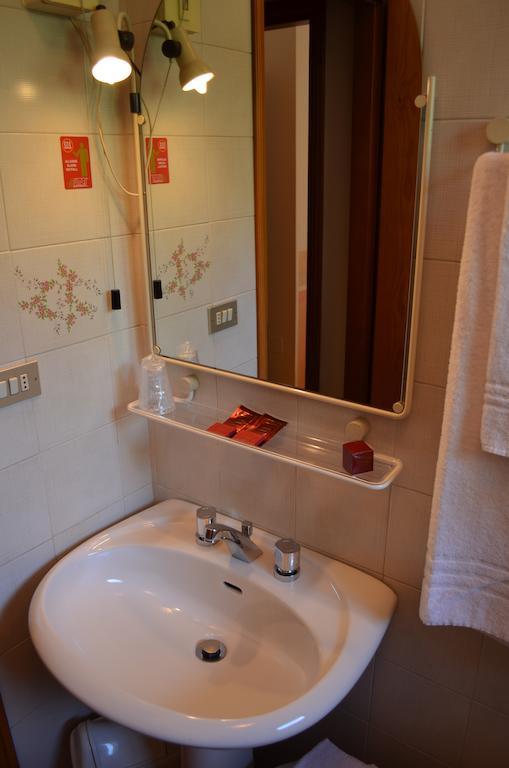 بسكييرا ديل غاردا Hotel Pilotto المظهر الخارجي الصورة